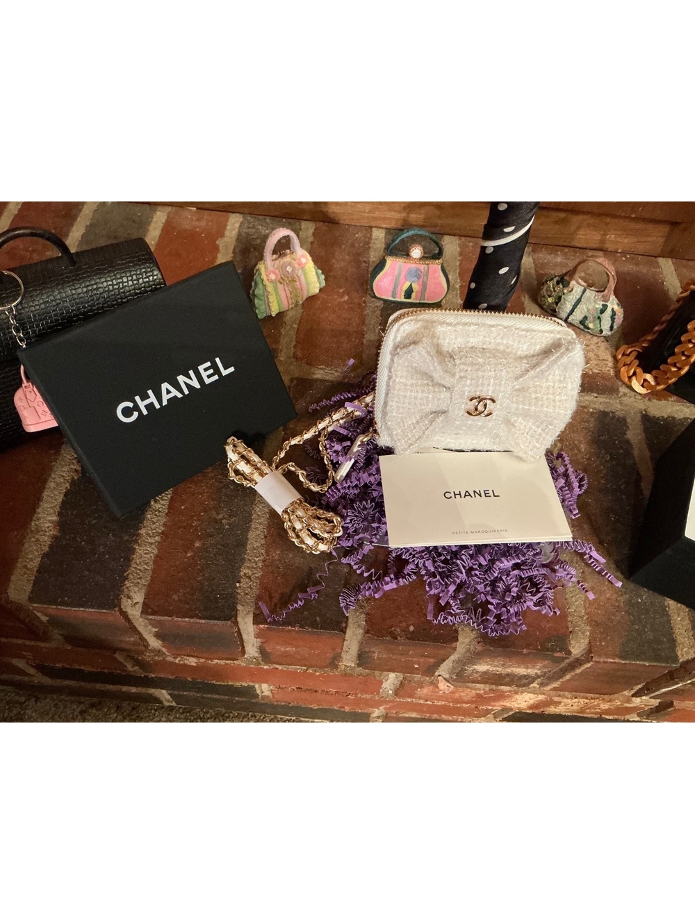 Chanel White Tweed Mini Crossbody Bag with Gold Chain and Zipper Closure - Picture 2 of 5